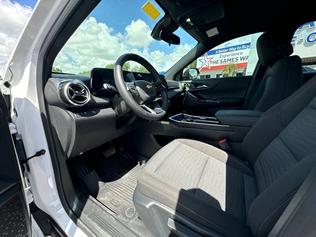 Used 2026 Chevrolet Equinox LT w/ LPO, Floor Liner Package FWD image 13