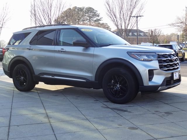 Certified 2025 Ford Explorer Active AWD/4WD image 2