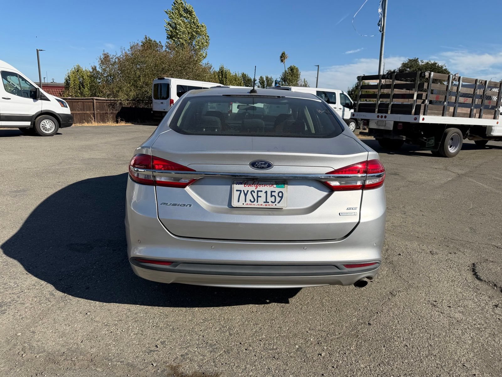 Certified 2017 Ford Fusion SE w/ Fusion SE Technology Package FWD image 4