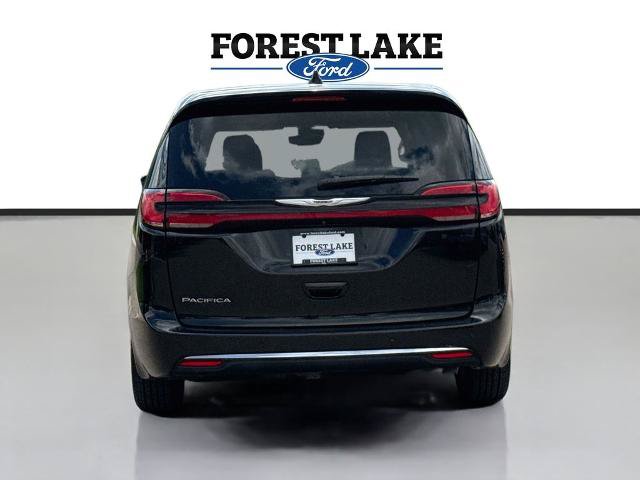 Used 2024 Chrysler Pacifica Touring-L FWD image 6