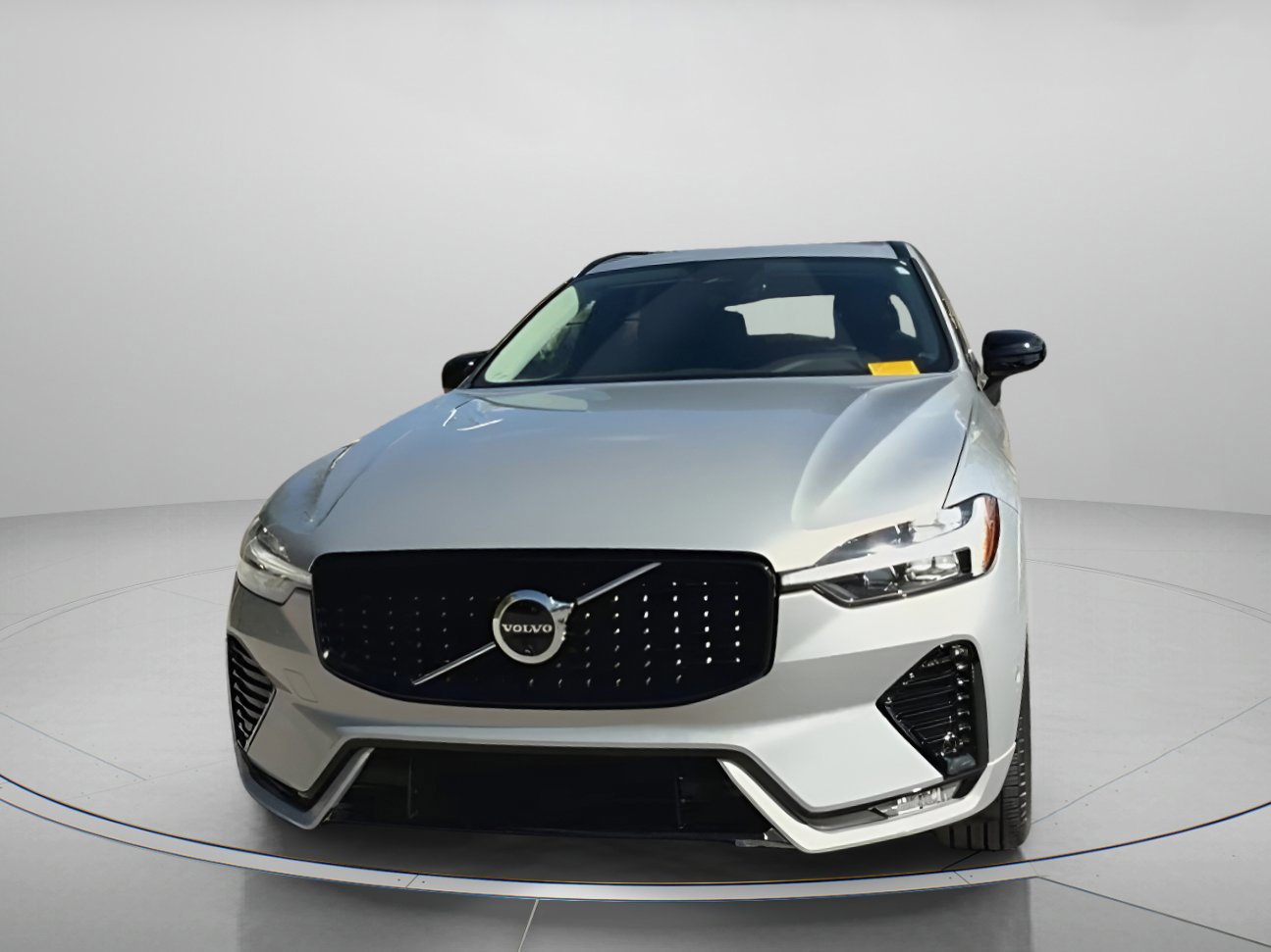 Used 2025 Volvo XC60 B5 Plus image 2