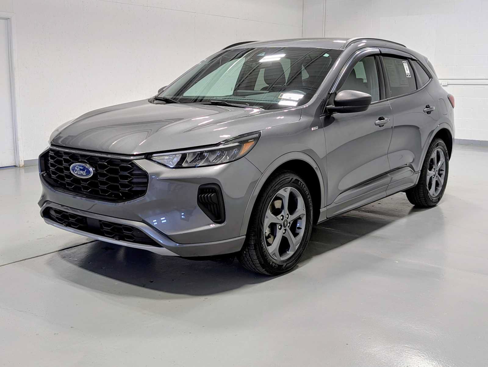 Certified 2023 Ford Escape ST-Line w/ Tech Pack #1 AWD/4WD image 1