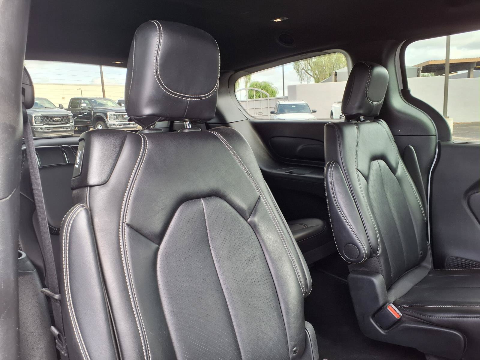 Used 2025 Chrysler Pacifica Select FWD image 15