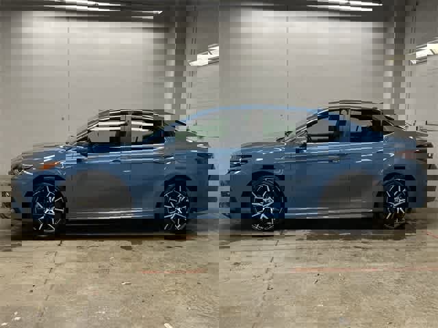 Used 2023 Toyota Camry SE image 2