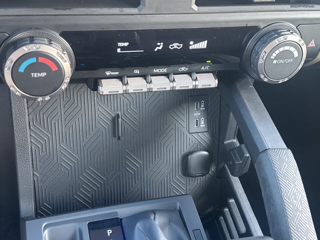Used 2025 Toyota Tacoma SR5 AWD/4WD image 22
