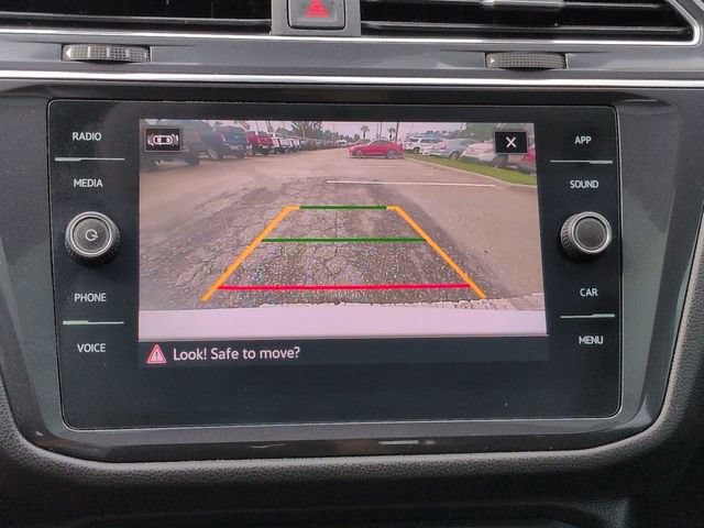 Used 2022 Volkswagen Tiguan SE w/ Panoramic Sunroof Package FWD image 24