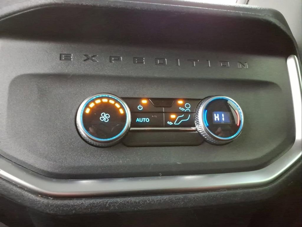 Certified 2025 Ford Expedition Active AWD/4WD image 27