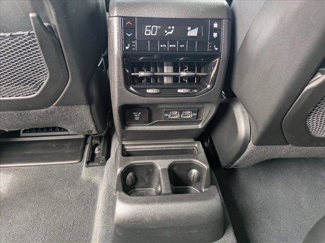 Used 2023 Jeep Grand Cherokee L Limited w/ Trailer Tow Group (B) AWD/4WD image 17
