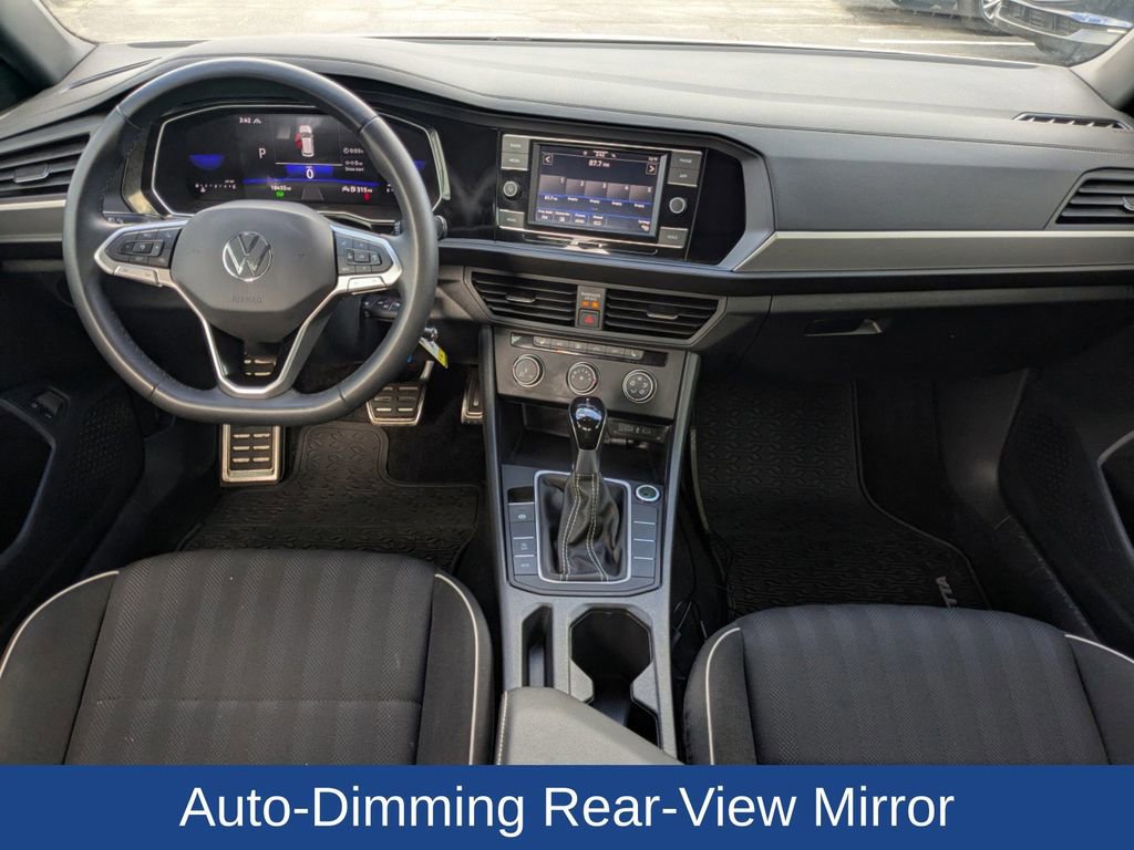 Used 2024 Volkswagen Jetta Sport image 15