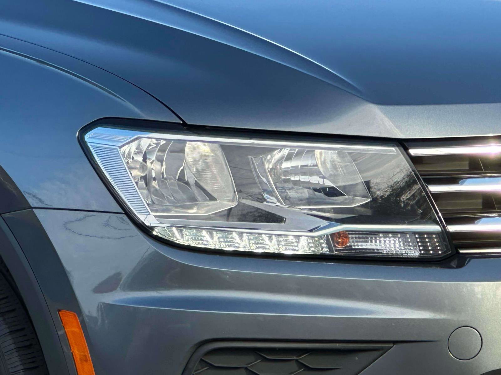 Used 2021 Volkswagen Tiguan SE w/ Panoramic Sunroof Package image 10