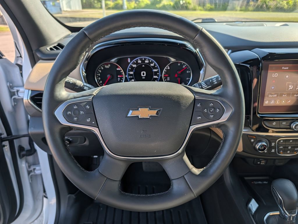 Used 2023 Chevrolet Traverse Premier FWD image 7