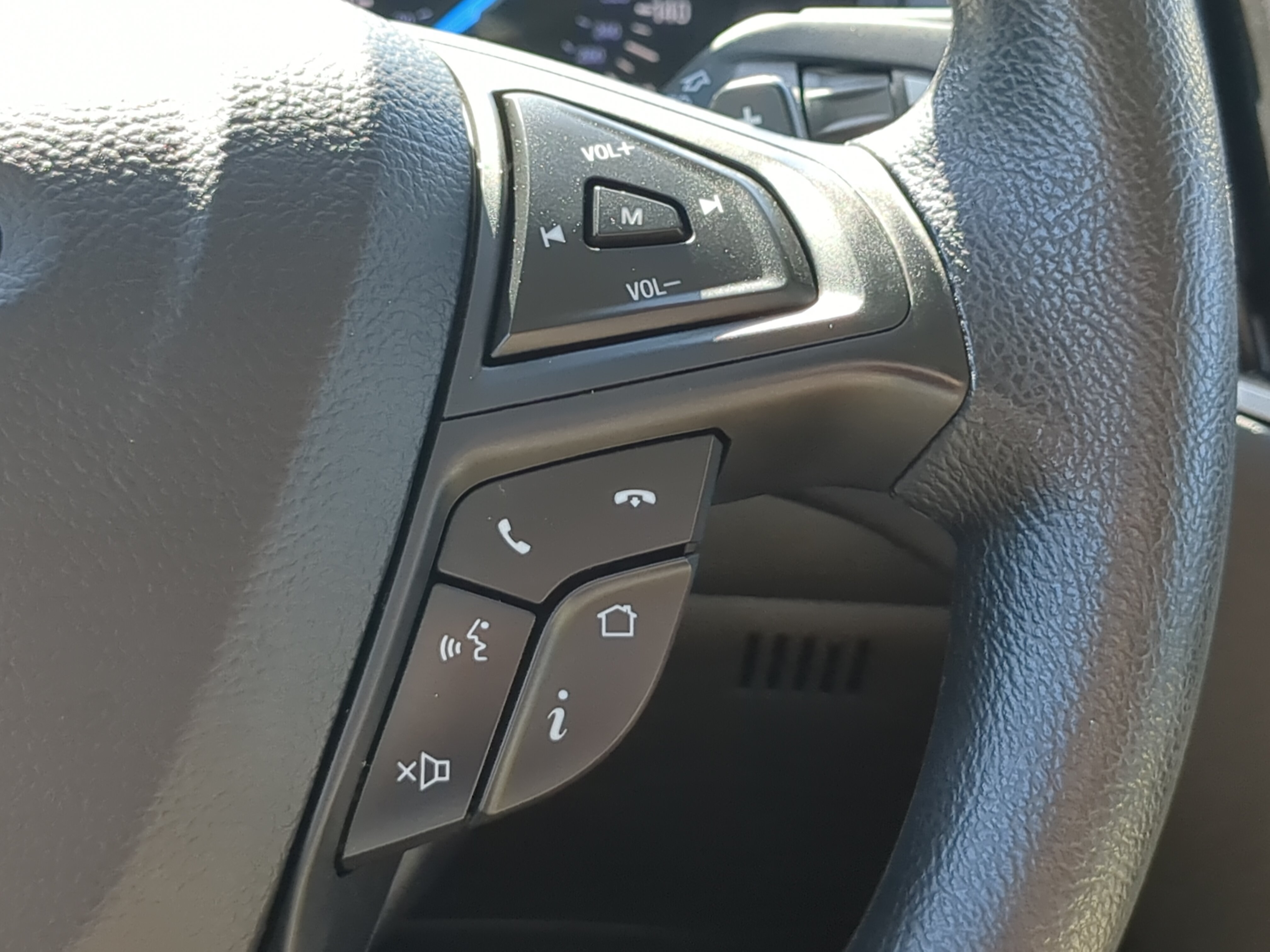 Certified 2019 Ford Edge SE w/ Cargo Accessory Package AWD/4WD image 22