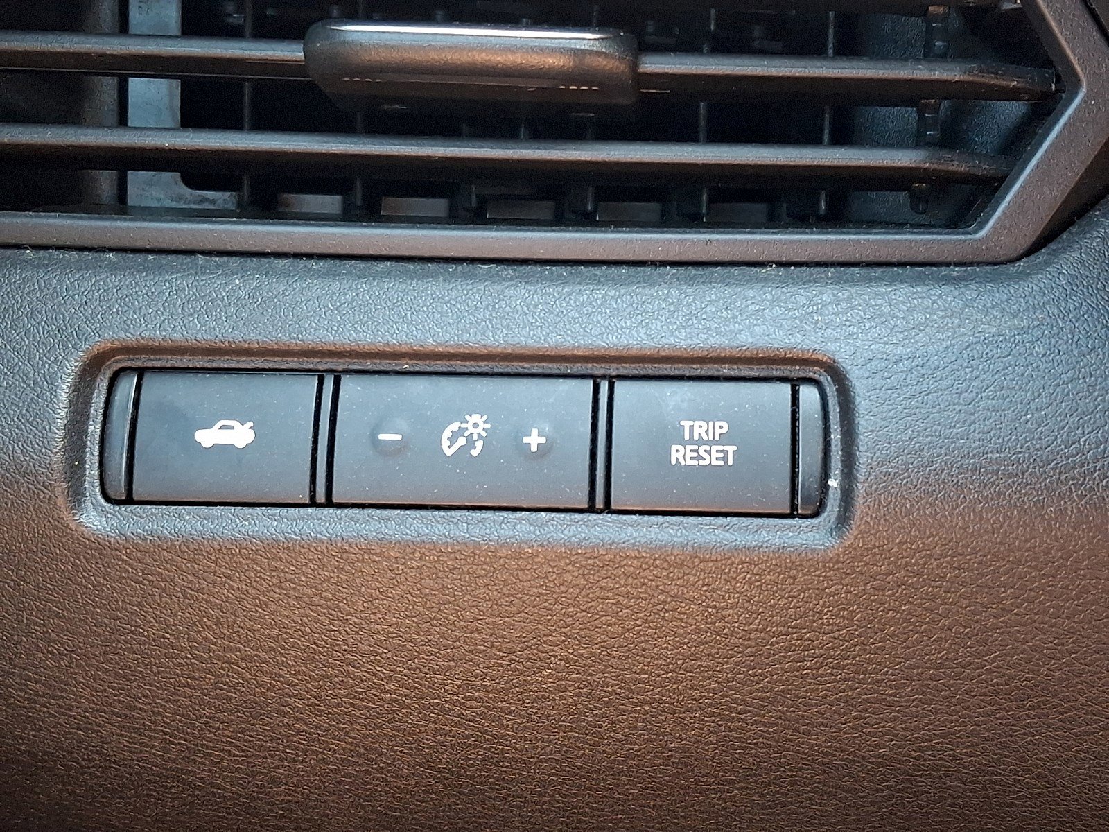 Used 2024 Nissan Altima 2.5 SR FWD image 24