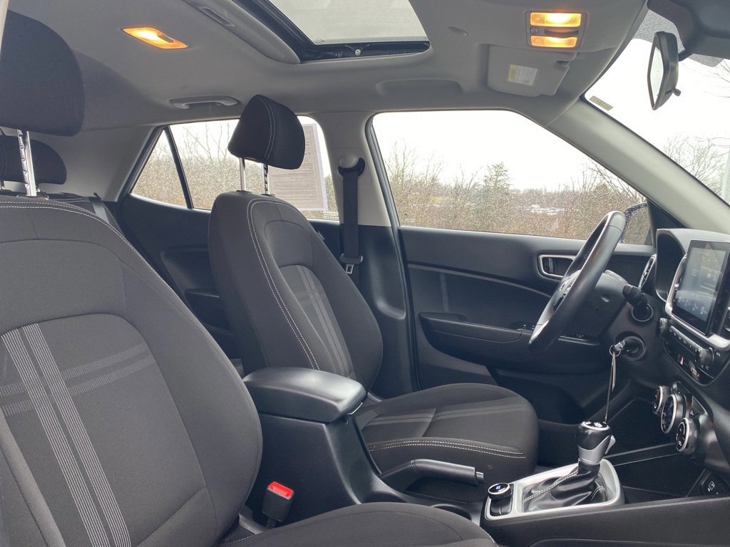Used 2023 Hyundai Venue SEL image 11