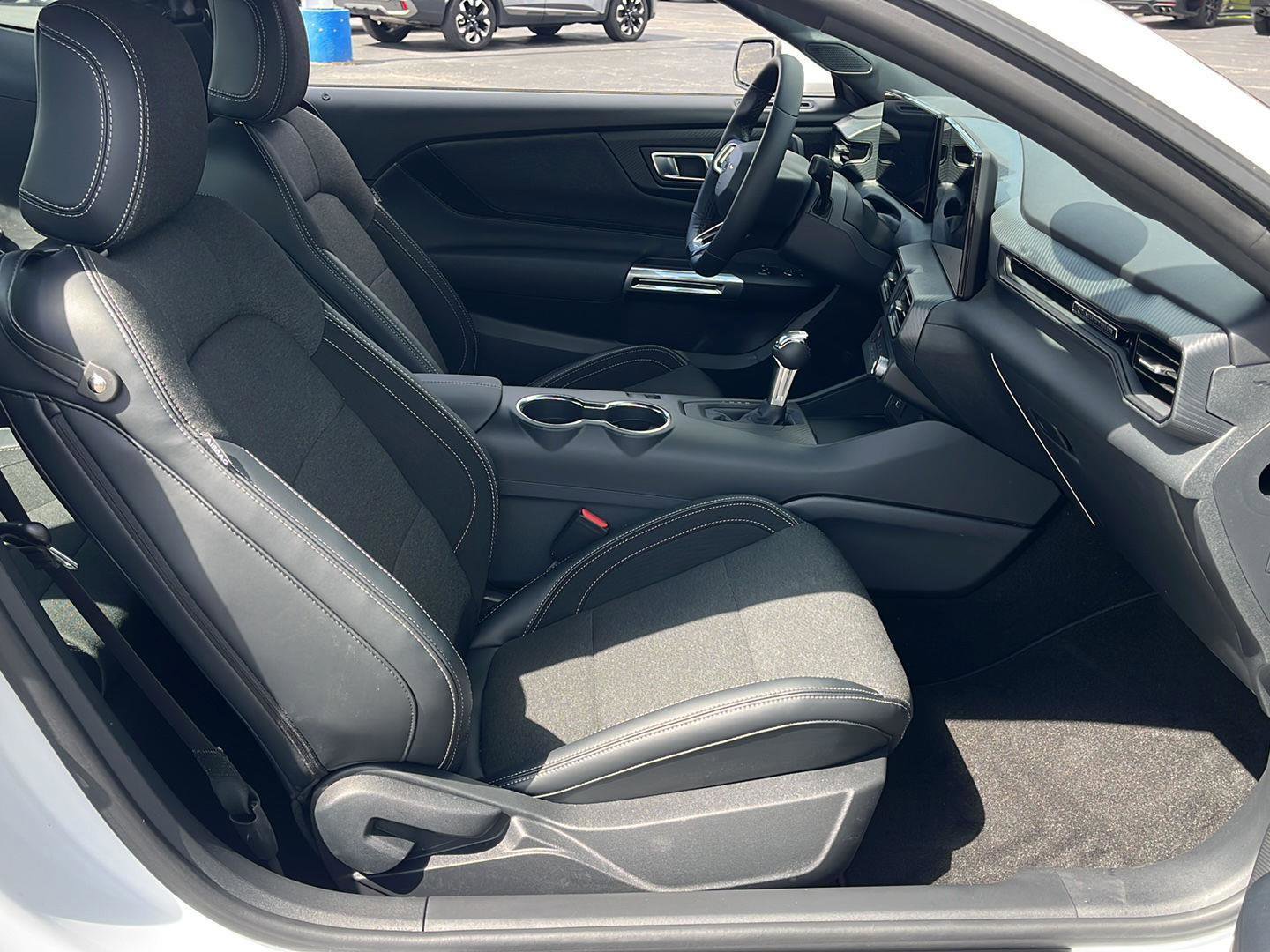 Certified 2025 Ford Mustang Coupe image 13