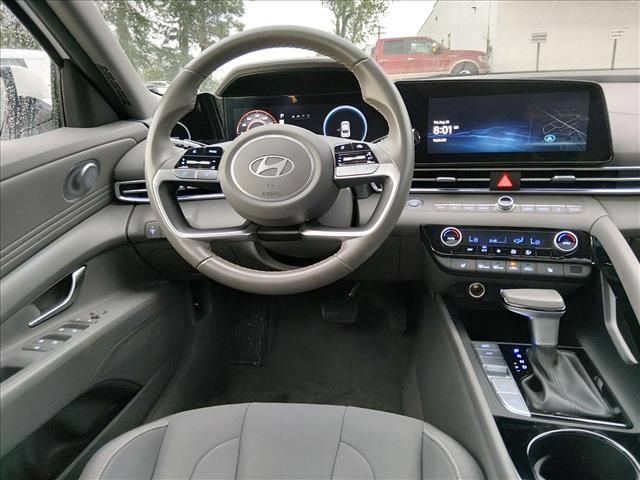 Used 2025 Hyundai Elantra SEL FWD image 11