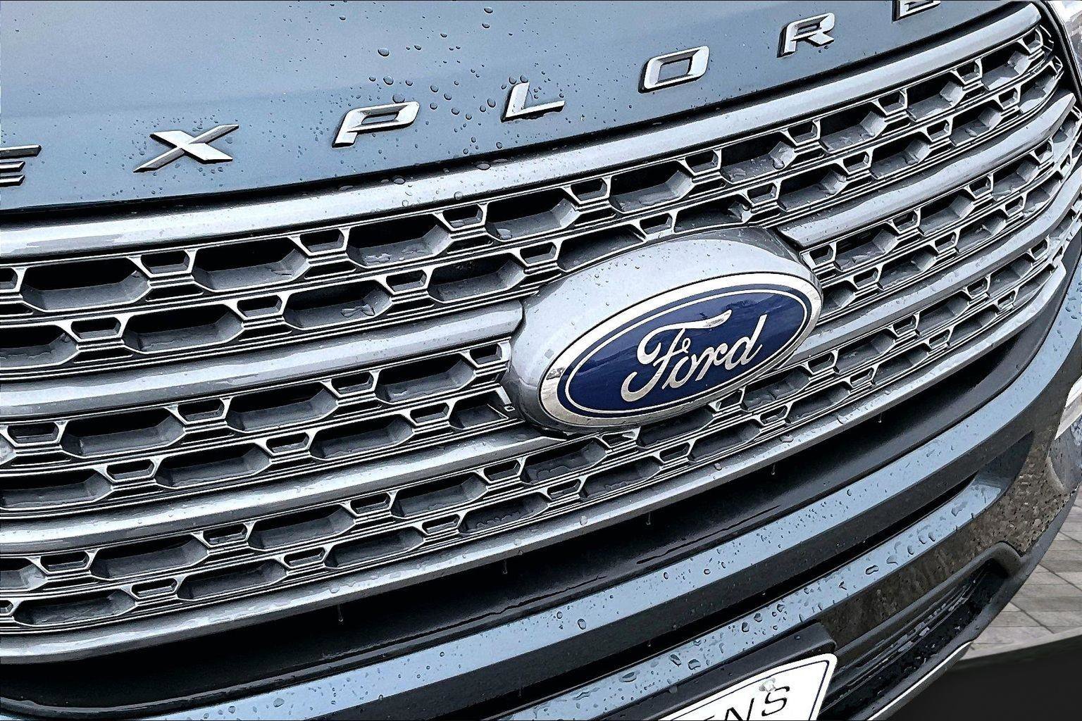 Certified 2022 Ford Explorer XLT w/ Equipment Group 202A image 24