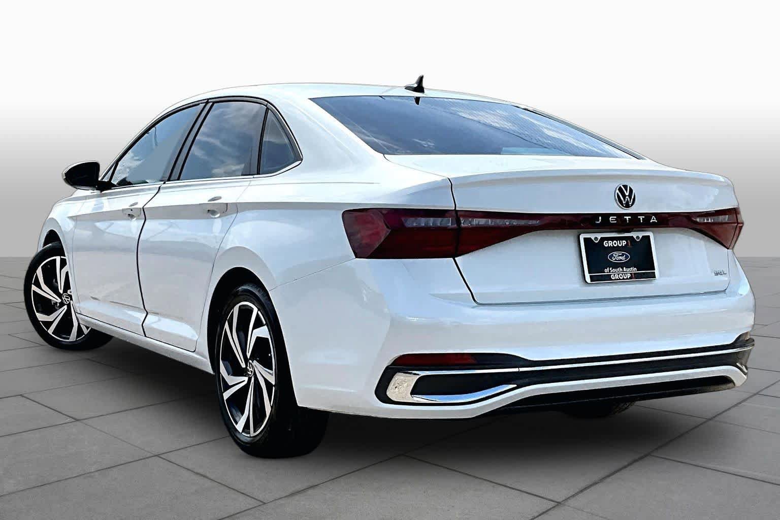 Used 2025 Volkswagen Jetta SEL FWD image 6