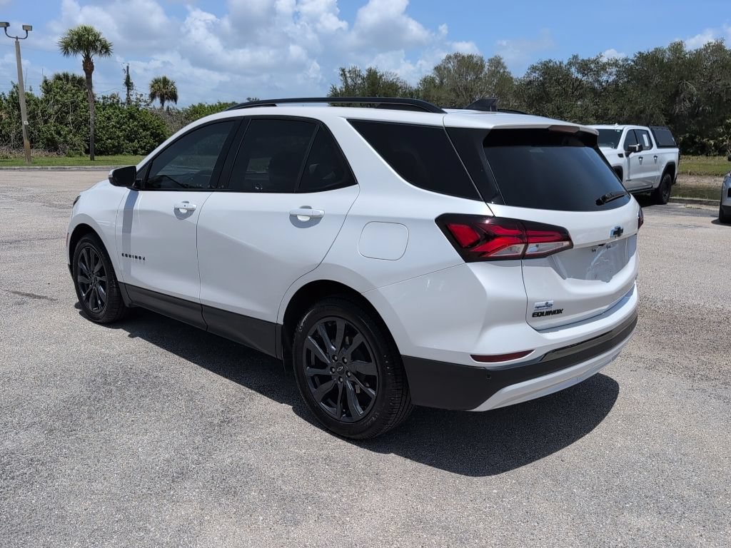 Used 2022 Chevrolet Equinox RS w/ RS Leather Package FWD image 5