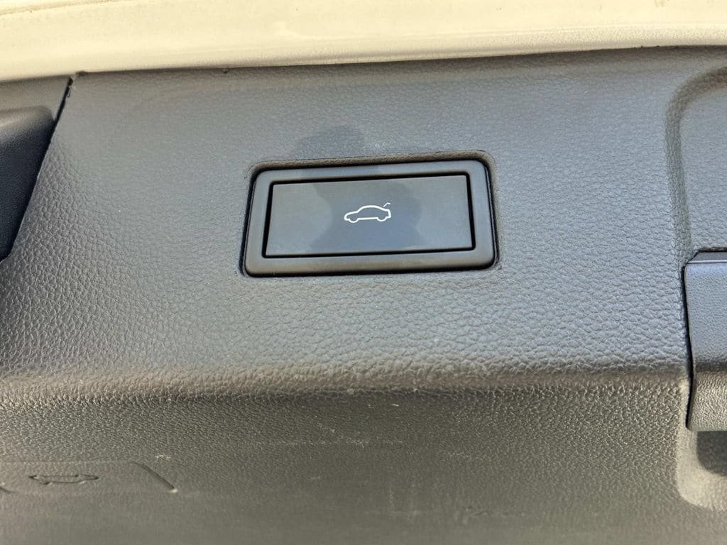 Used 2023 Volkswagen Atlas SE AWD/4WD image 14