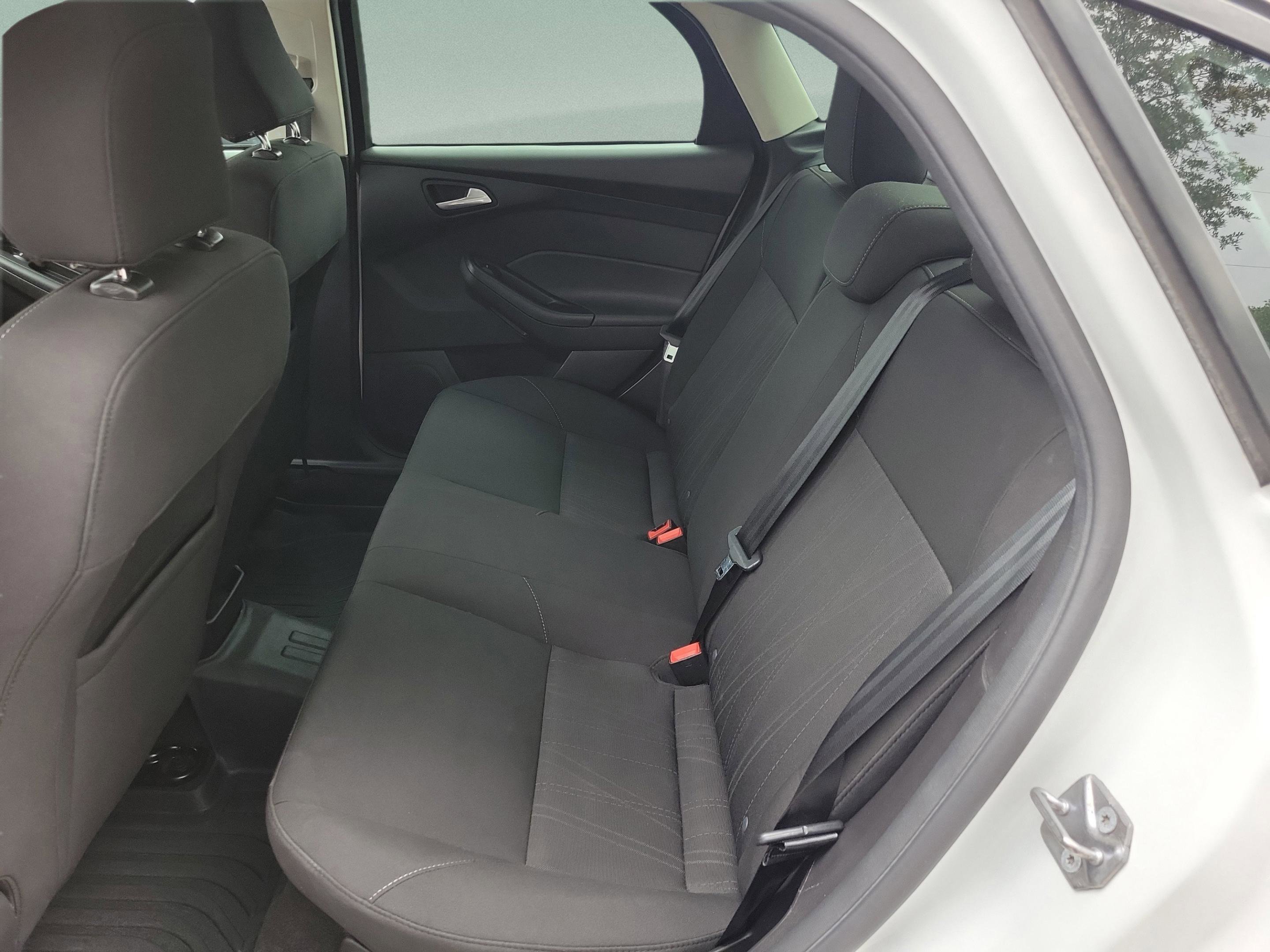 Certified 2017 Ford Focus SE FWD image 13