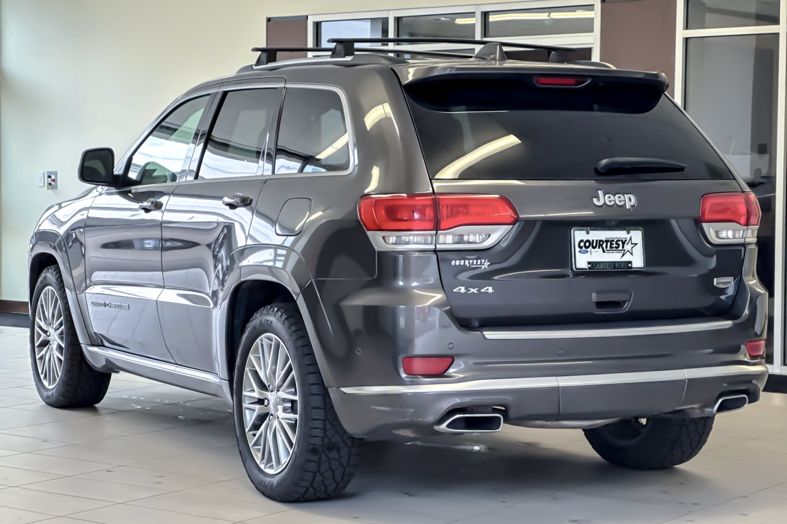Used 2018 Jeep Grand Cherokee Summit w/ Platinum Series Group AWD/4WD image 6
