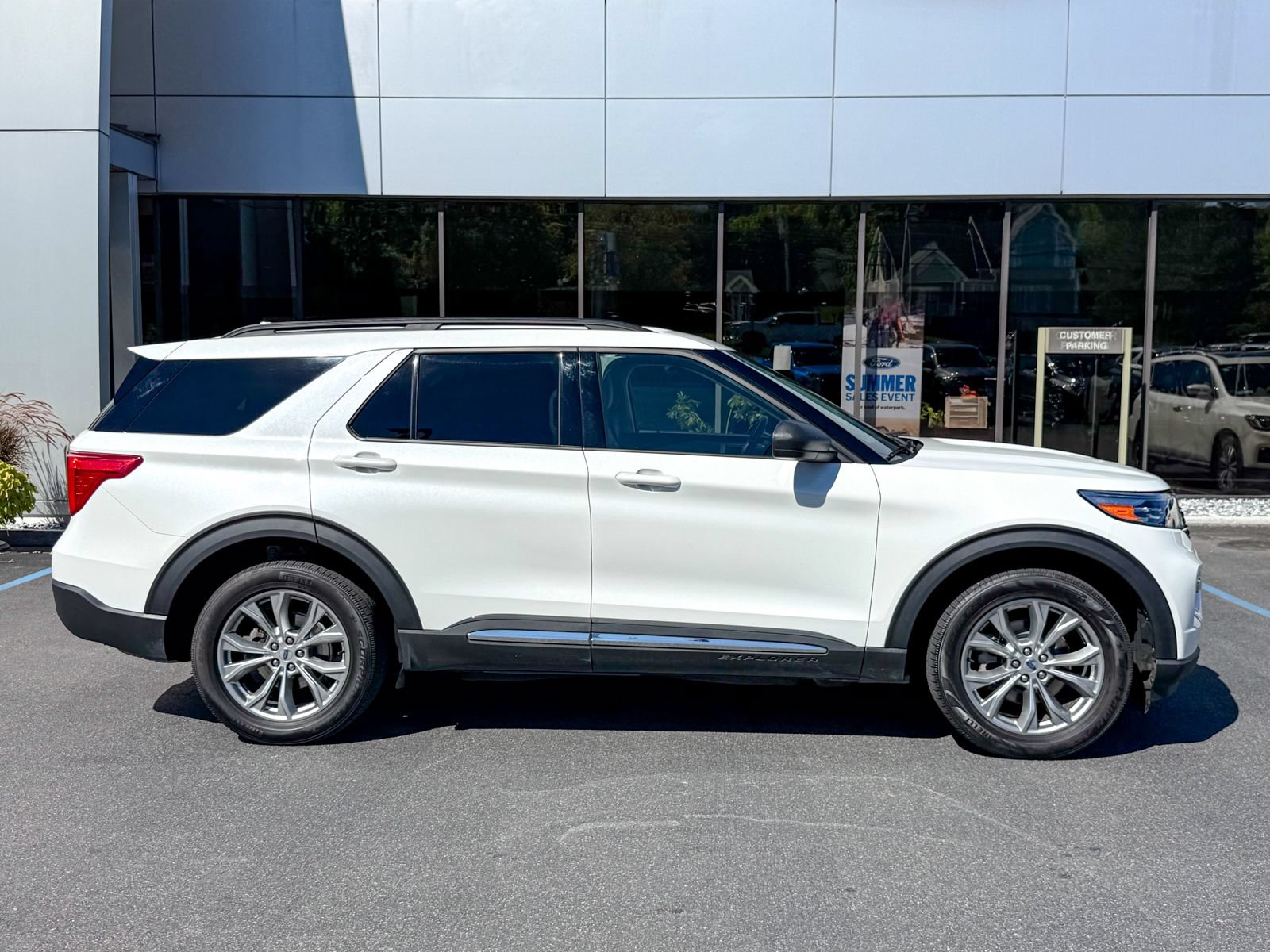 Certified 2023 Ford Explorer XLT w/ Equipment Group 202A AWD/4WD image 8