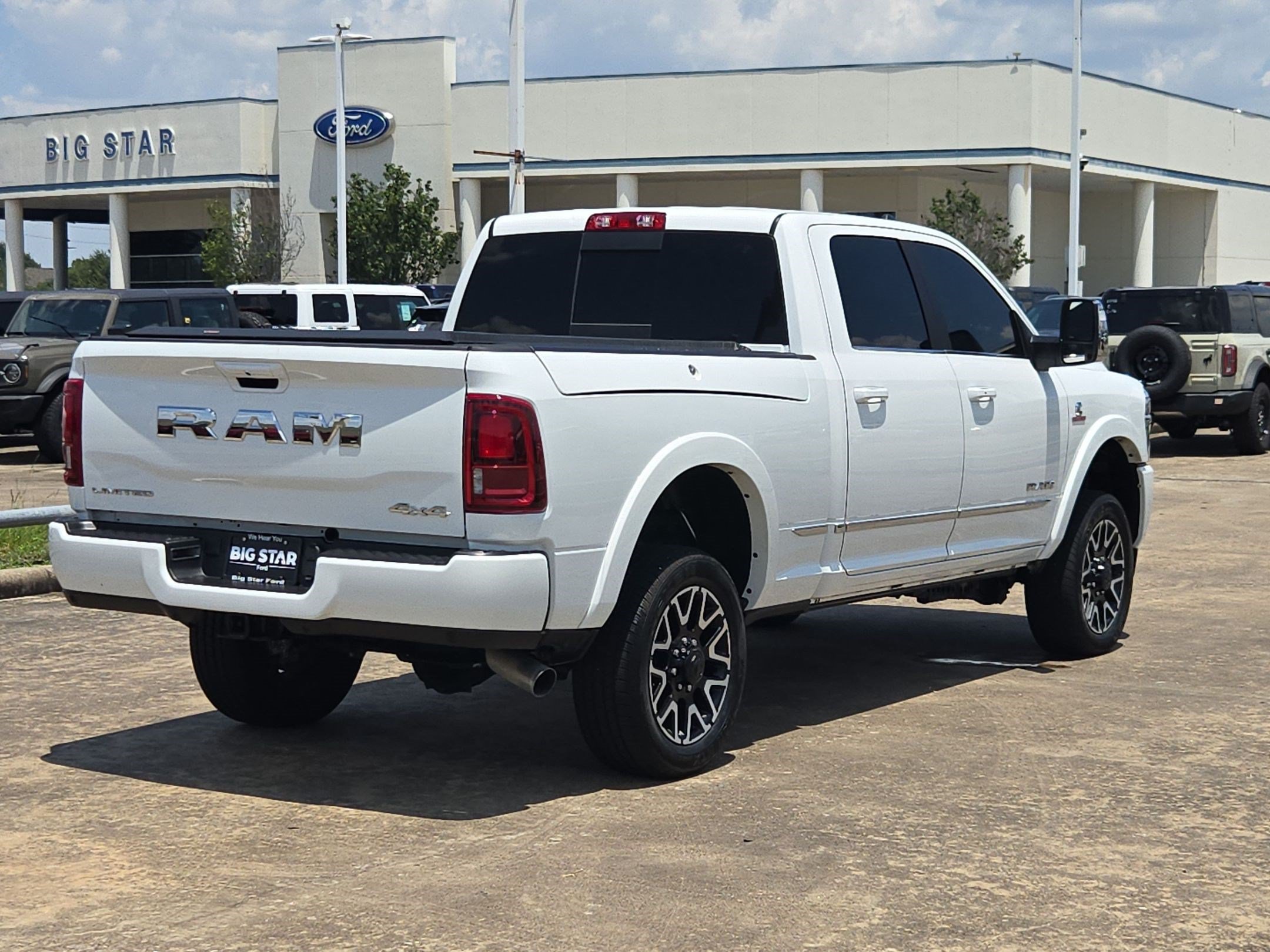 Used 2025 RAM 2500 Limited AWD/4WD image 3