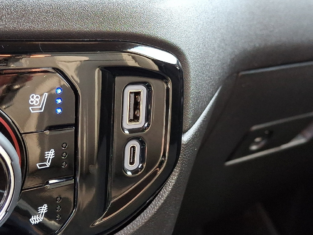 Used 2024 Chevrolet Silverado 1500 LTZ AWD/4WD image 24