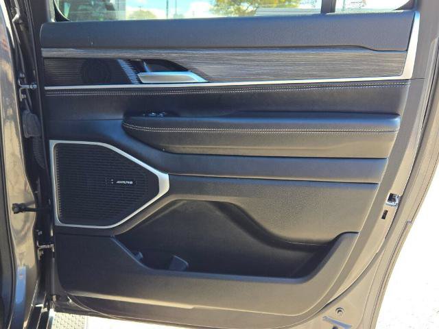 Used 2023 Jeep Wagoneer L Series III w/ Preferred Equipment Group AWD/4WD image 11