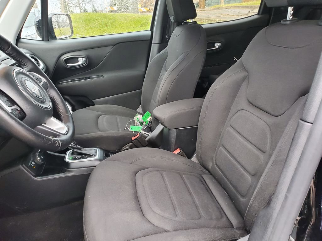 Used 2019 Jeep Renegade Latitude w/ Cold Weather Group image 13