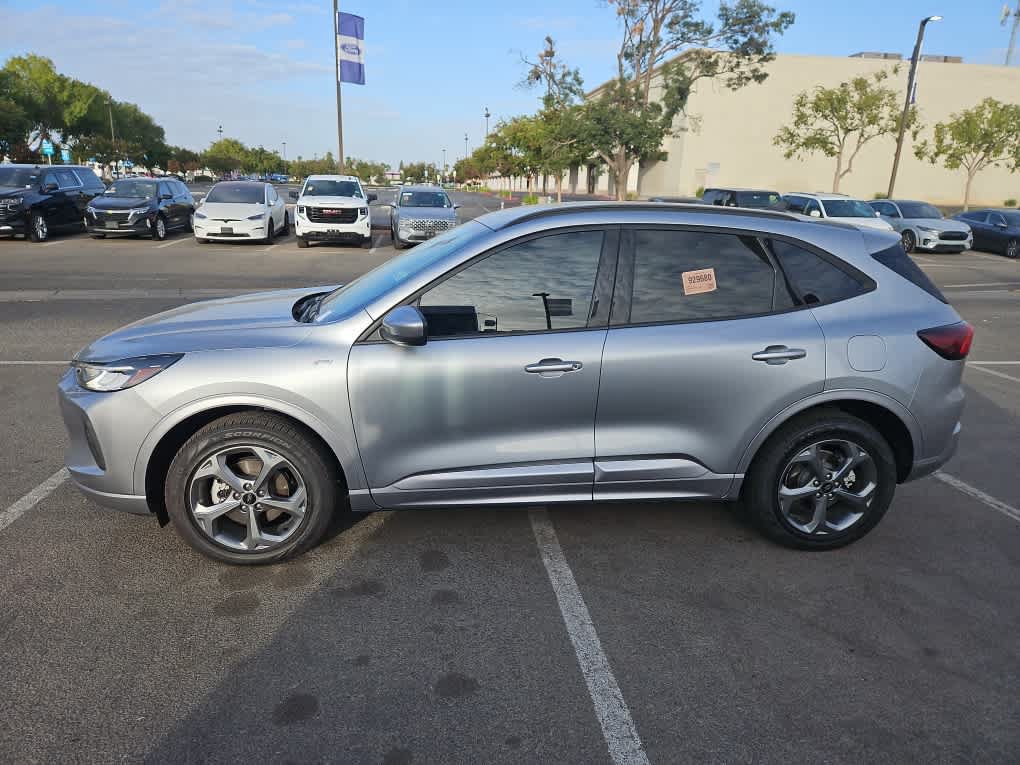 Certified 2024 Ford Escape ST-Line Select AWD/4WD image 4