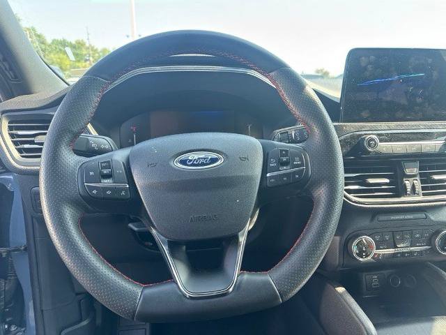 Certified 2025 Ford Escape ST-Line Select AWD/4WD image 3