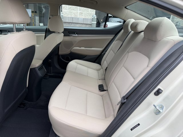 Used 2017 Hyundai Elantra SE image 17