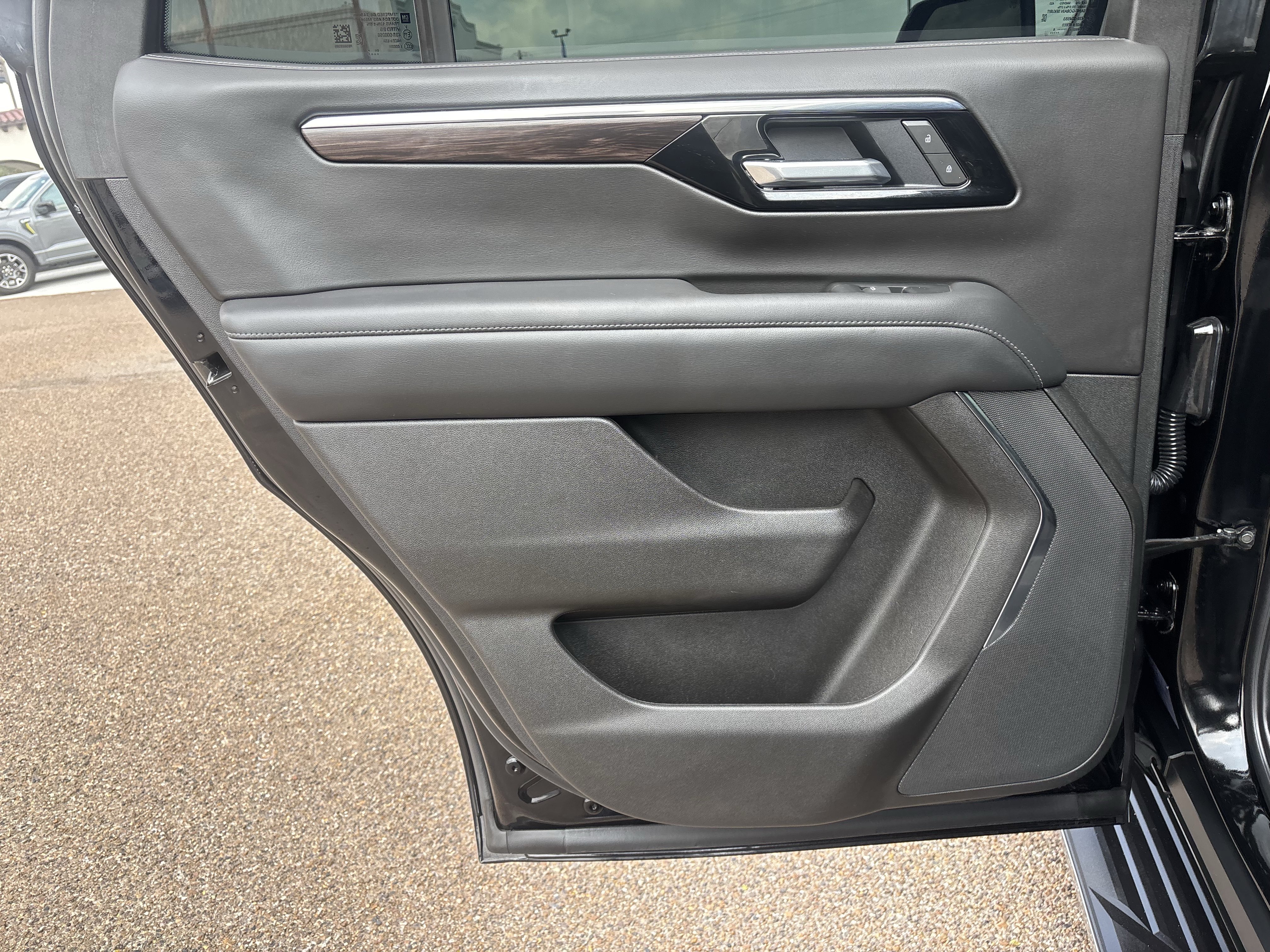 Used 2025 Chevrolet Tahoe LS RWD image 14
