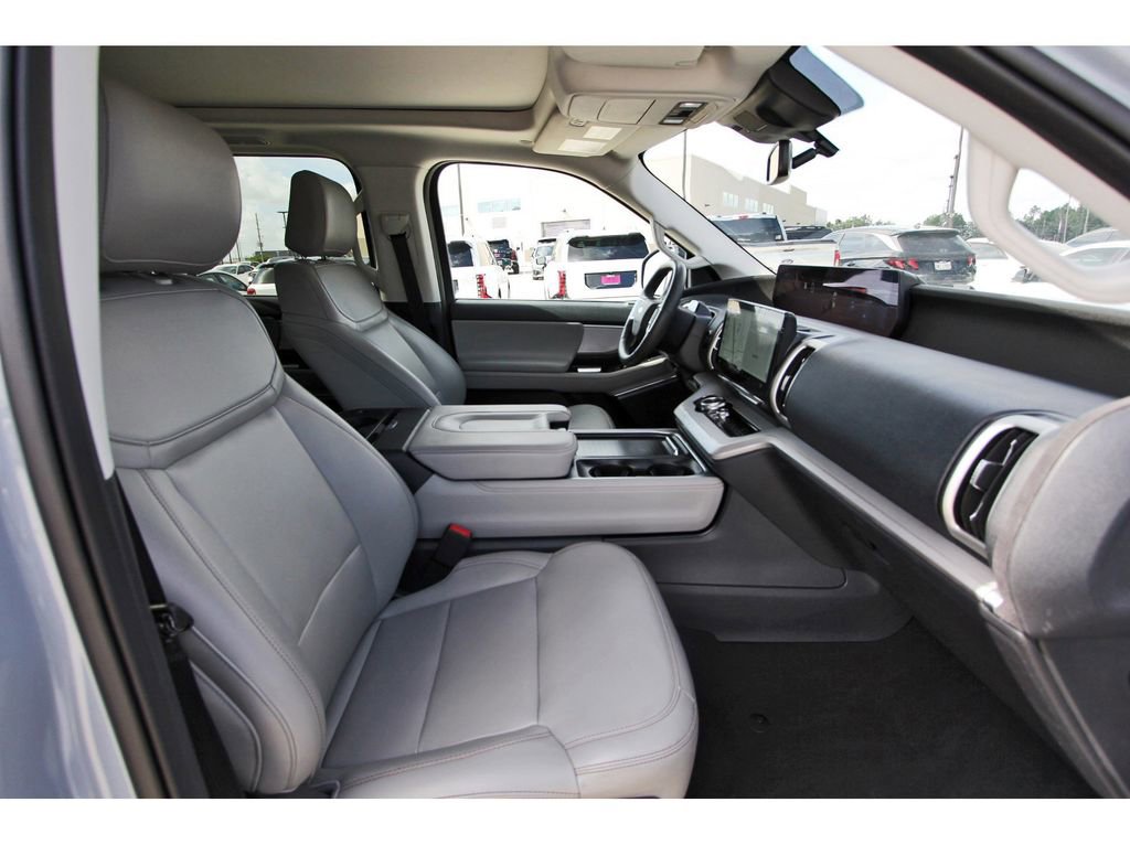 Certified 2025 Ford Expedition Active AWD/4WD image 26