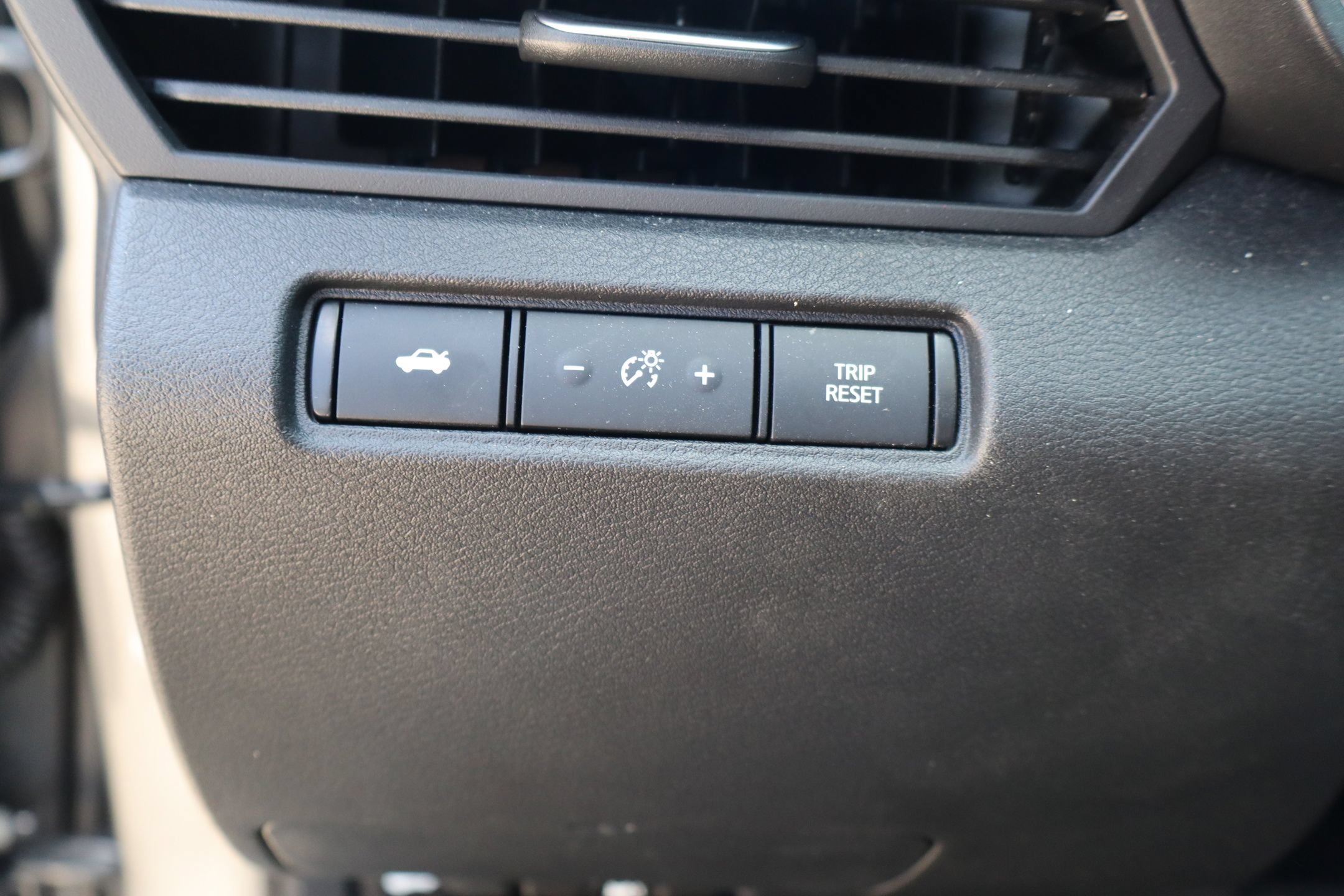 Used 2025 Nissan Altima 2.5 SV FWD image 14