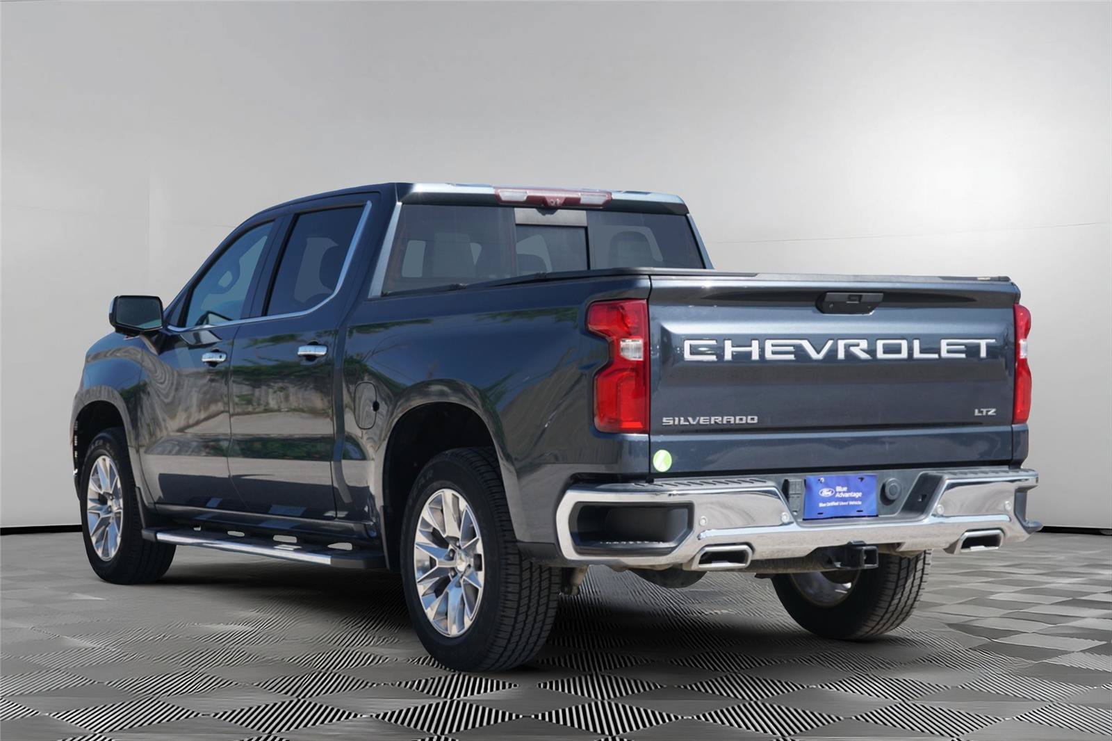 Used 2020 Chevrolet Silverado 1500 LTZ w/ LTZ Premium Package AWD/4WD image 6