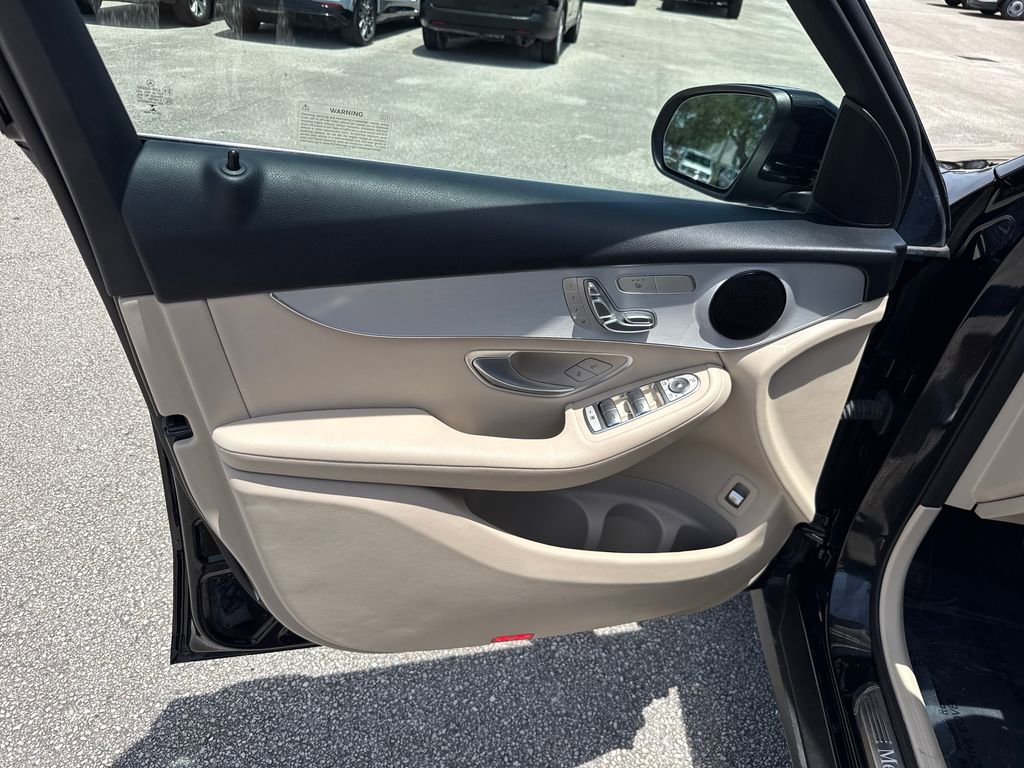 Used 2022 Mercedes-Benz GLC 300 image 12