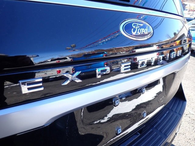 Certified 2023 Ford Expedition XLT image 9