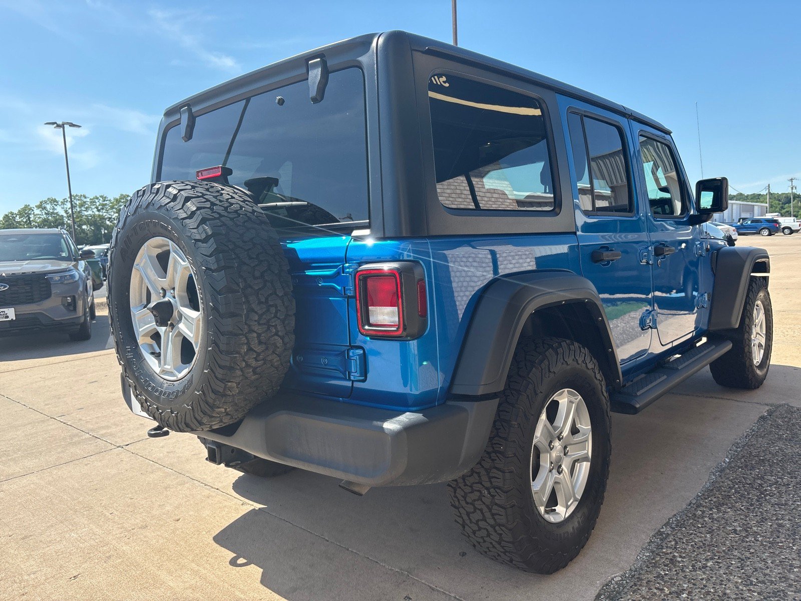 Used 2021 Jeep Wrangler Unlimited Sport AWD/4WD image 9