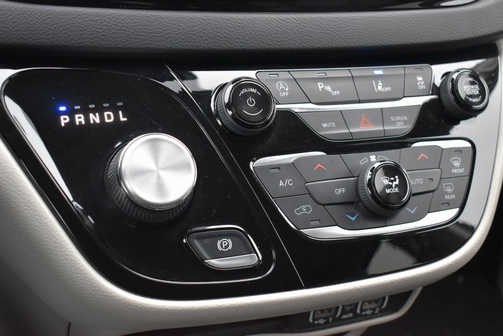 Used 2022 Chrysler Pacifica Touring-L image 13