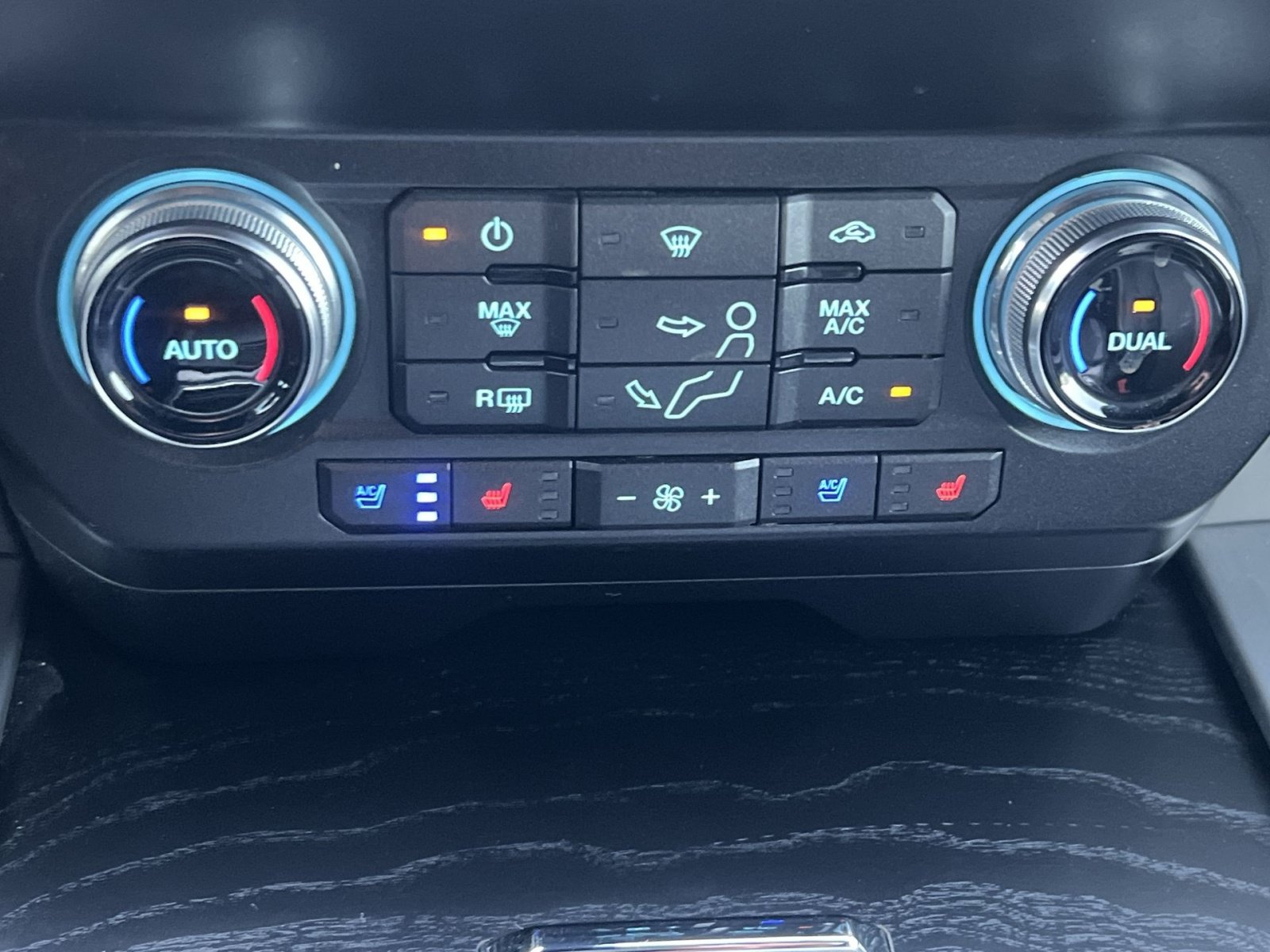 Certified 2019 Ford F250 Platinum w/ Platinum Ultimate Package AWD/4WD image 22