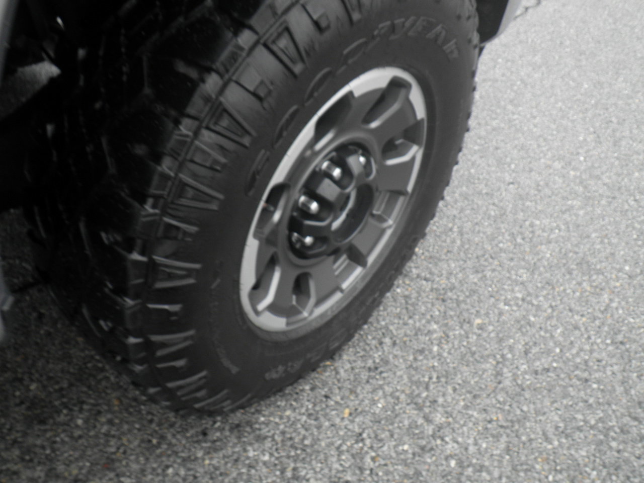 Certified 2024 Ford F350 XLT w/ Tremor Off-Road Package image 9