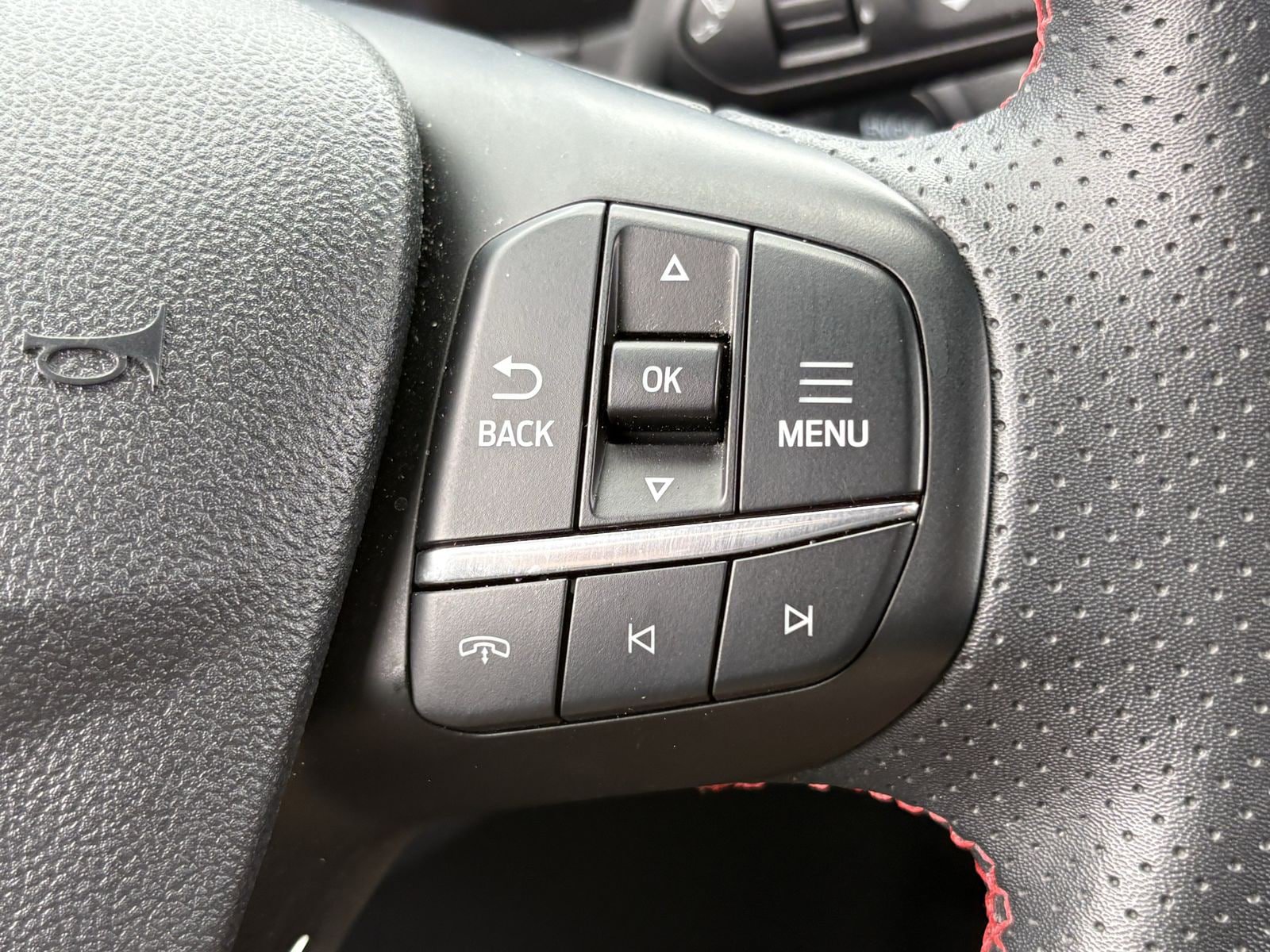 Certified 2025 Ford Escape ST-Line AWD/4WD image 38