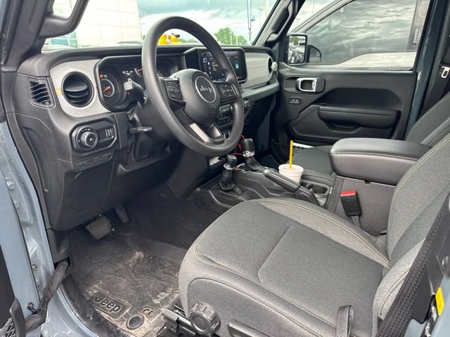 Used 2025 Jeep Wrangler Sport AWD/4WD image 12