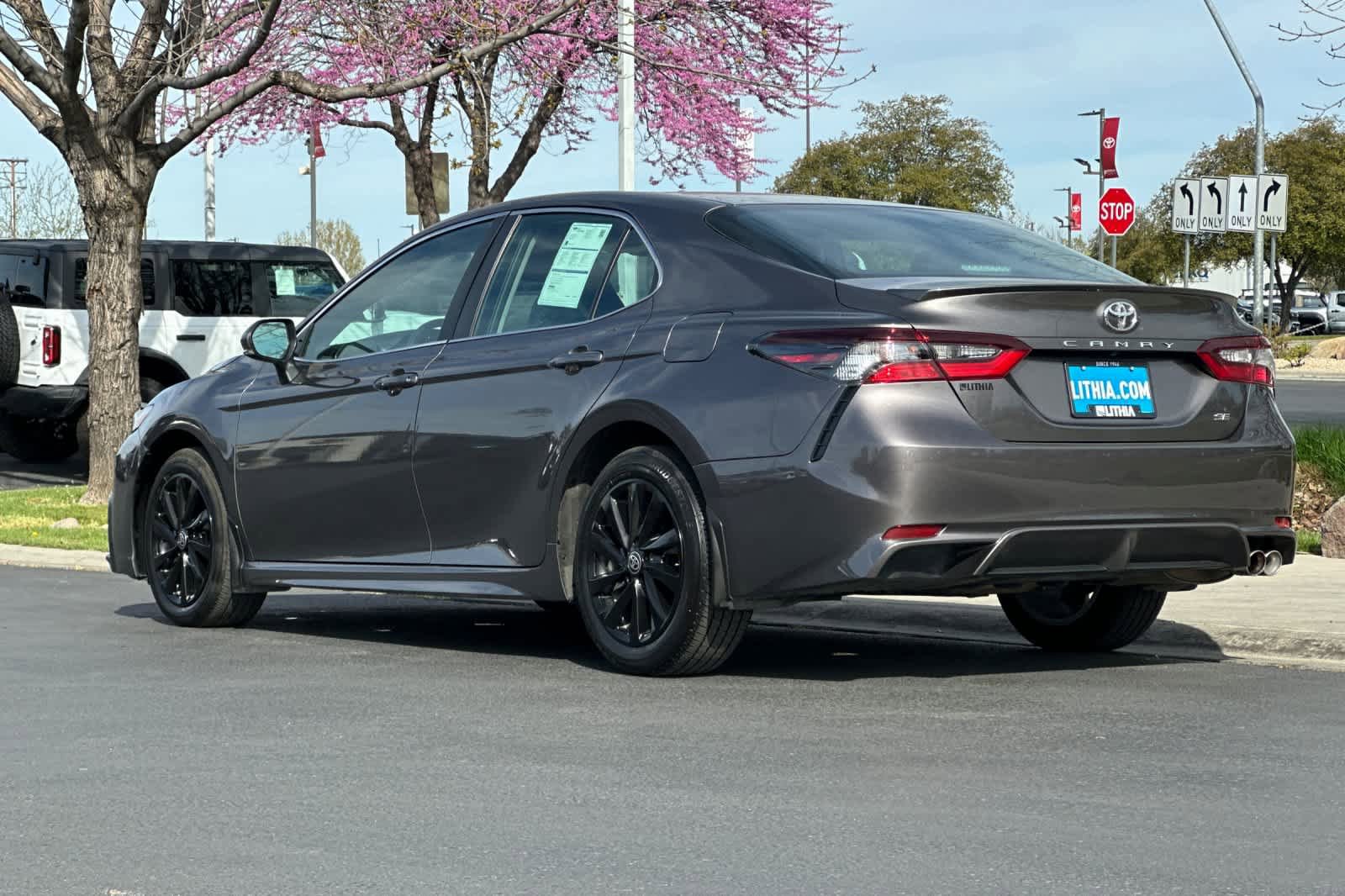 Used 2024 Toyota Camry SE FWD image 6