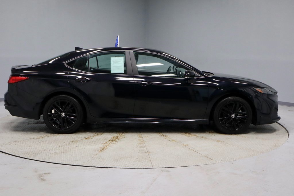Used 2025 Toyota Camry SE image 6