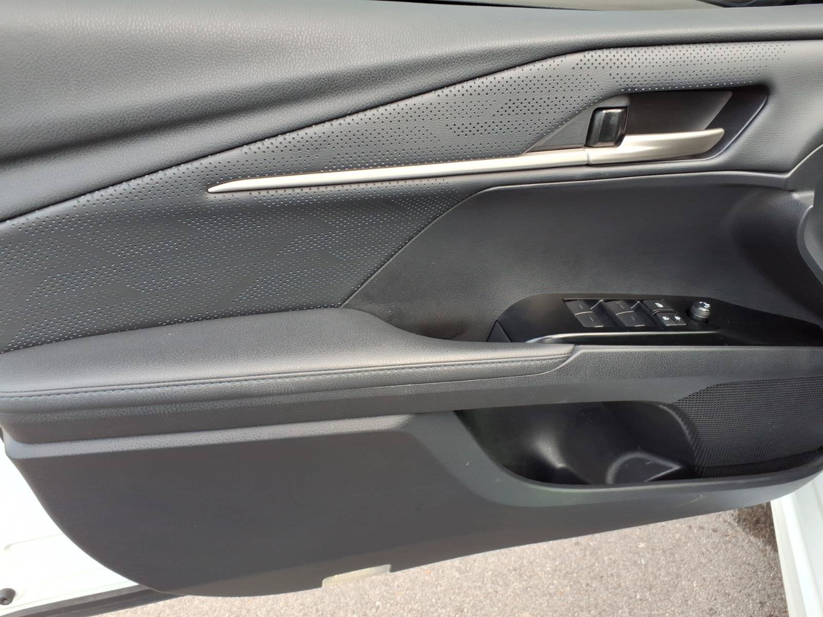 Used 2025 Toyota Camry XSE FWD image 12