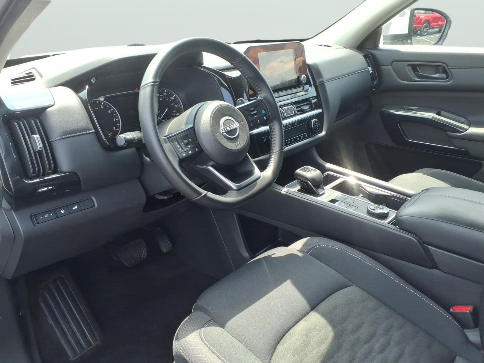 Used 2025 Nissan Pathfinder SV AWD/4WD image 7